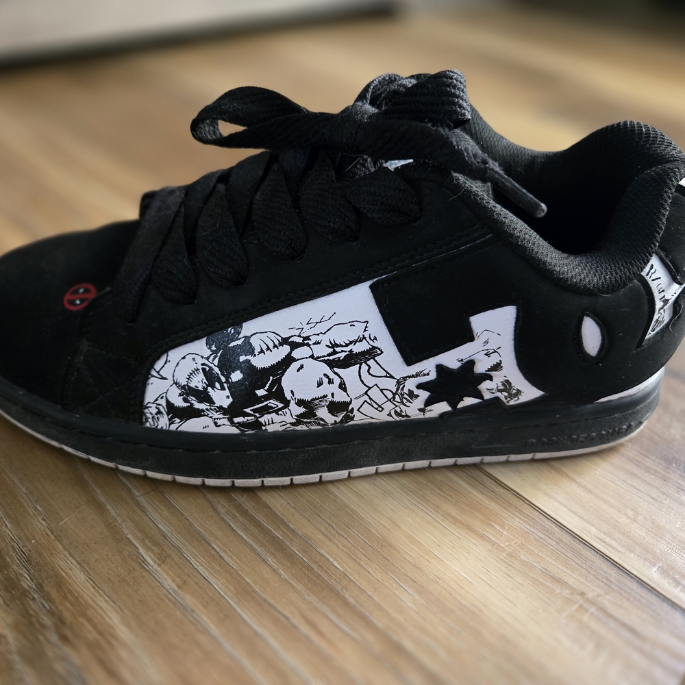 MENS DC Black and White Deadpool Graphic Sneakers